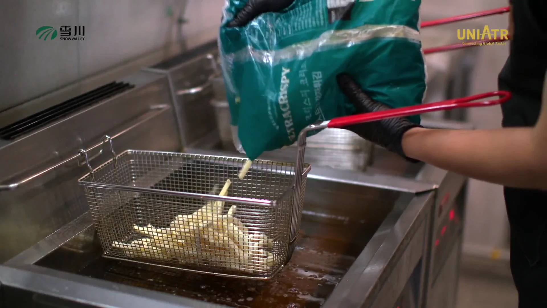 2025 신제품 포스터